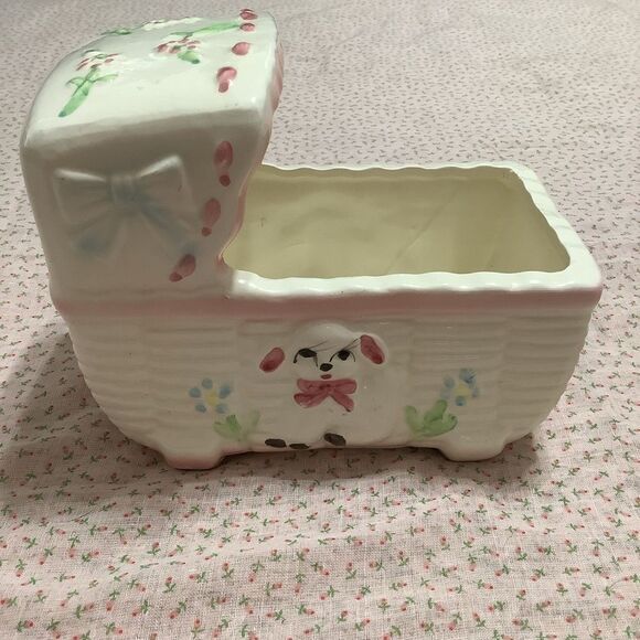 Unbranded Vintage 1950s Inspired White Pastel Kitsch Lamb Crib Shaped Planter - Picture 2 of 8